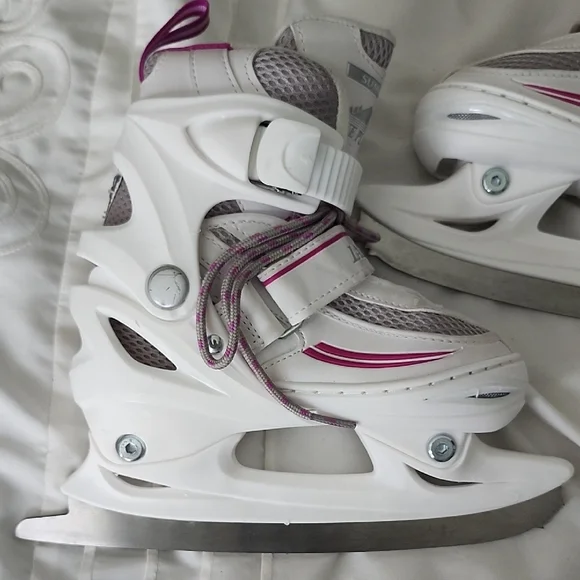 Adjustable White and Pink Ice Skates - Picture 6 of 11